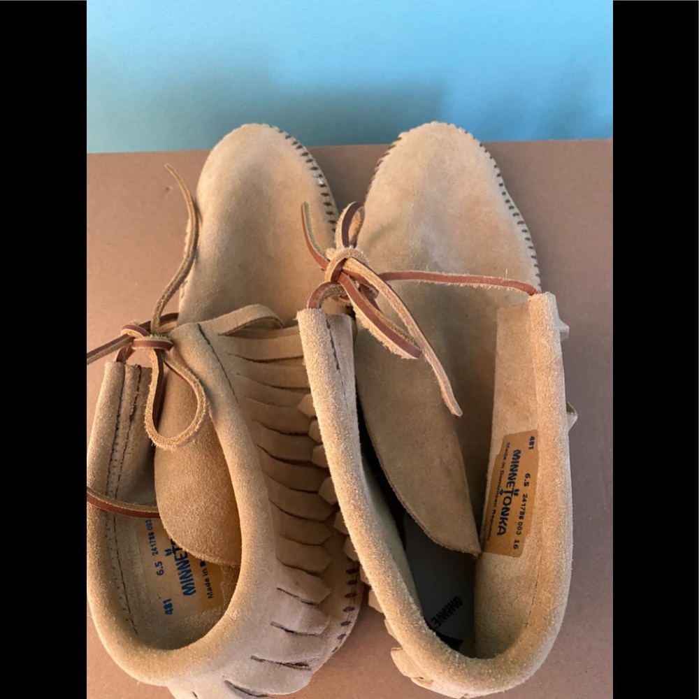 Shoes - Picture 2 of 3